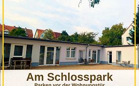 FeWo Urban Gotha-Apartment Friedenstein- Am Schlosspark- Parken an der der Tür- Barrierefrei, 900 Meter zum Bahnhof - Wallbox